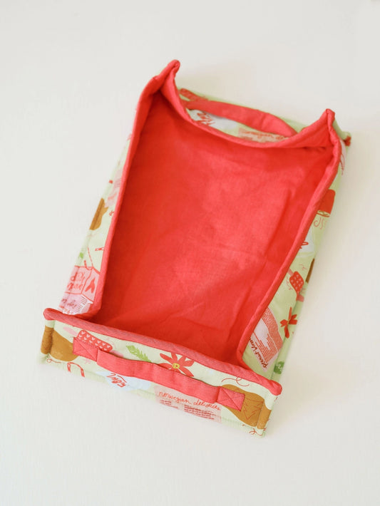 Heirloom Christmas Baking Casserole Bestie